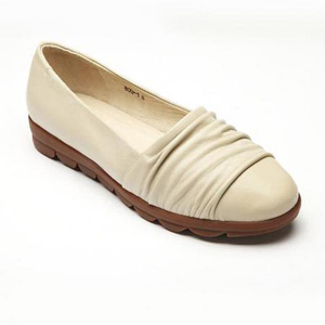 Helens Heart Womens CFW-809-1 Ivory Leather Closed Toe Casual Shoes