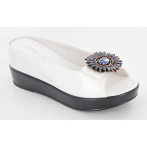 Helens Heart Womens CFW-8127-17 White Beaded Sandals Casual Shoes