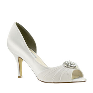 Touch Ups Womens Helen White Satin Pumps Wedding Shoes