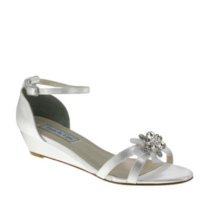 Touch Ups Womens Tillie White Satin Sandals Wedding Shoes