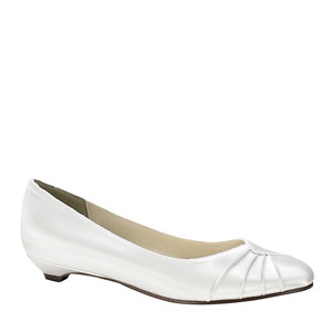 Touch Ups Womens Shirley White Satin Kitten Heels Wedding Shoes